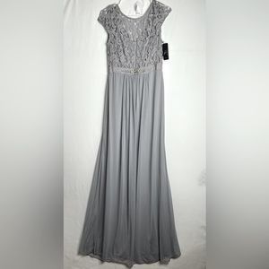 NWT ADRIANNA PAPELL Women’s Silver Short Sleeve Lace Stretch Tulle Gown Love